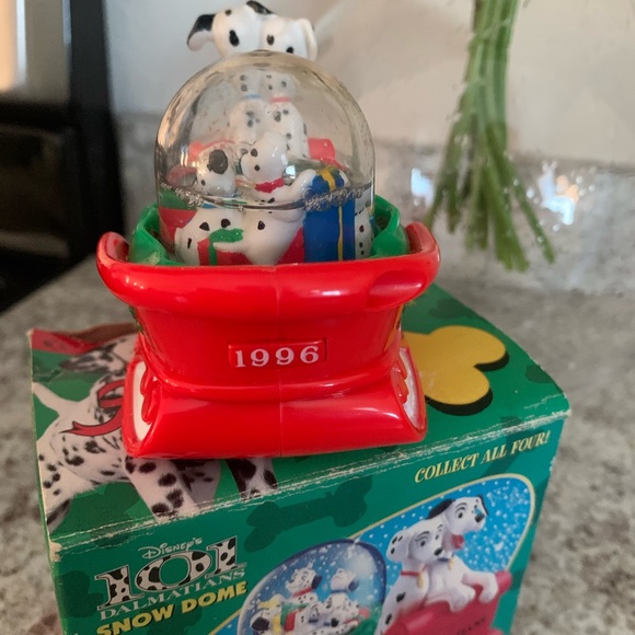 Disney Vintage 1996 McDonalds Disney 101 Dalmatians "Dog Sledding" Snow Globe - Picture 7 of 9